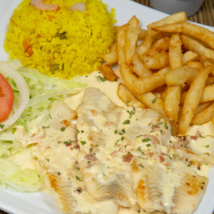 Filete Bañado en Salsa de Philadelphia